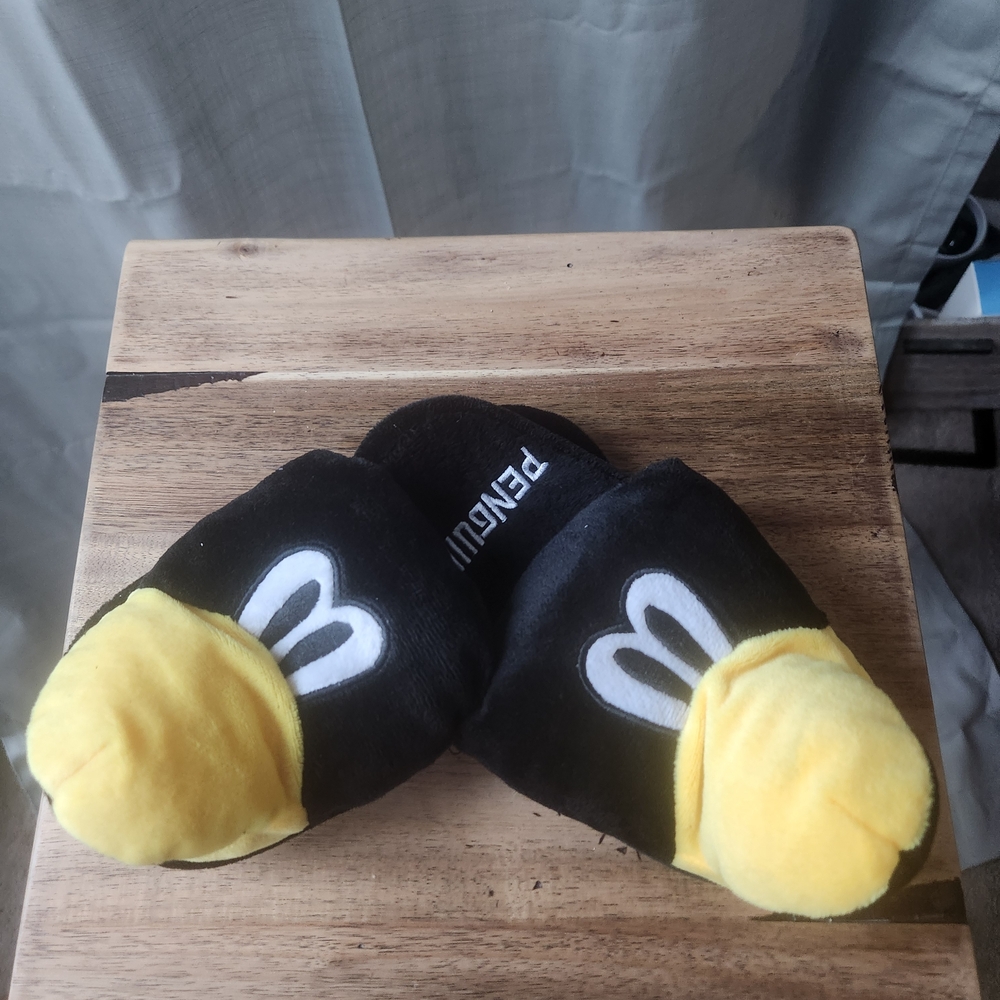Pittsburgh Penguins Iceburg Mascot Slippers Kids Youth OS